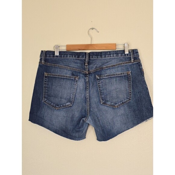 GAP SEXY BOYFRIEND SHORTS Blue Denim Jeans Womens Size 32 Raw Hem - Picture 4 of 8
